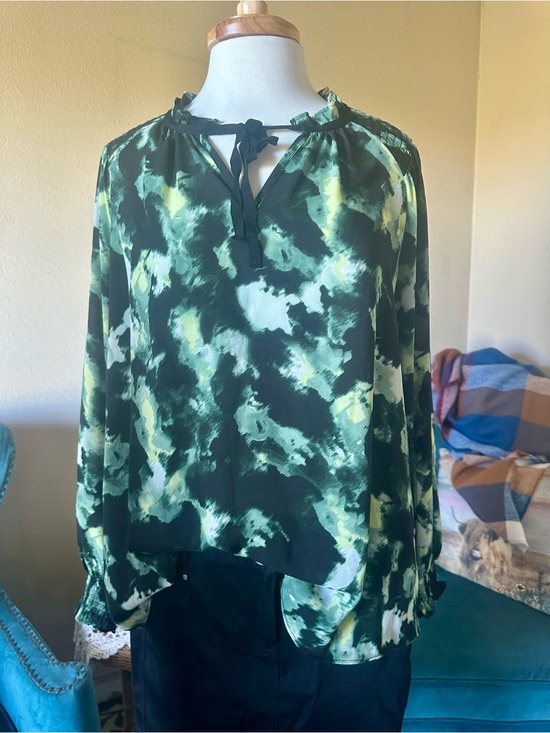 Simply Vera Vera Wang Tops - Simply Vera Vera Wang Green Watercolor Tie-Neck Blouse
